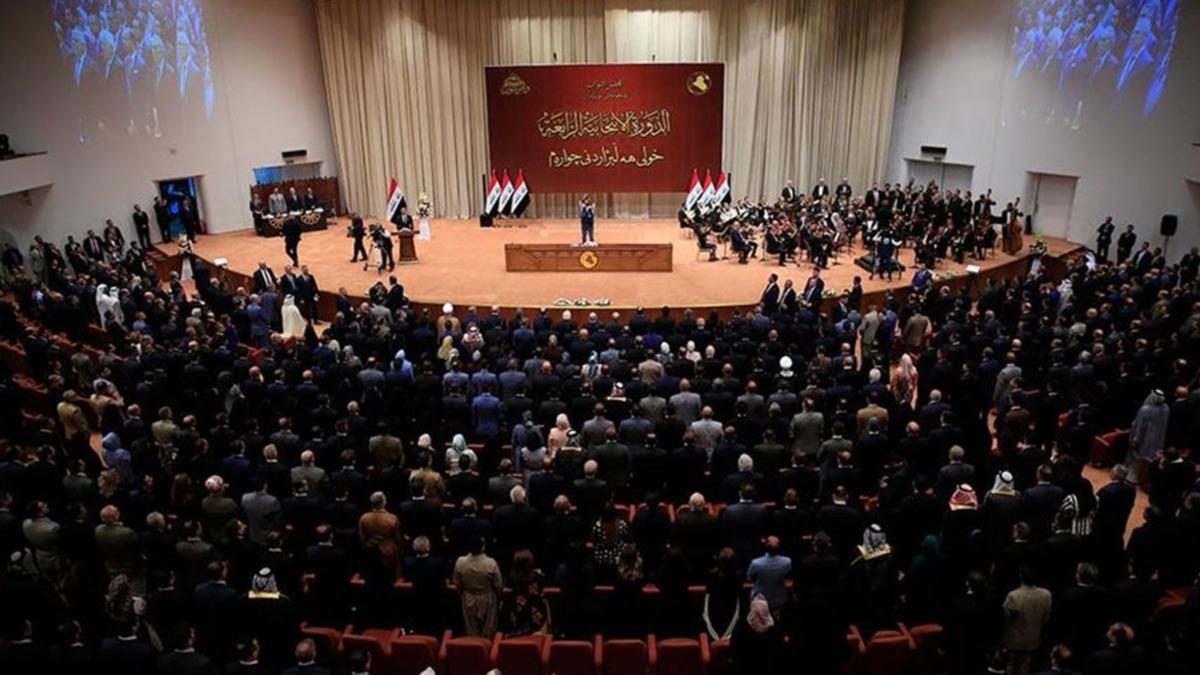 Irak Meclisi'nde silahlar ekildi