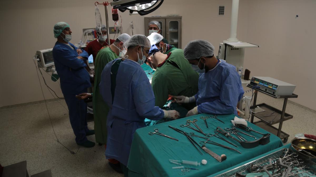 Trk doktorlar Suriye'de ifa datt: 2 gnde 40 baarl ameliyata imza atld