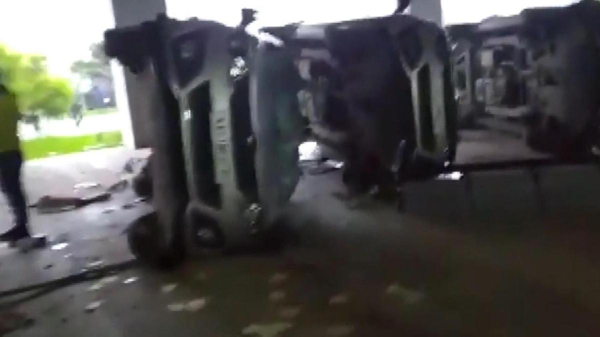 Yer: Hindistan! iler  elektronik retim fabrikasn yamalad