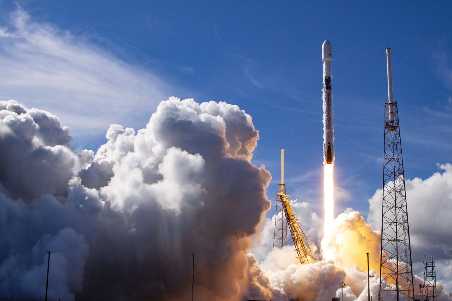 SpaceX, SiriusXM uydusunu ba�ar�yla uzaya f�rlatt�