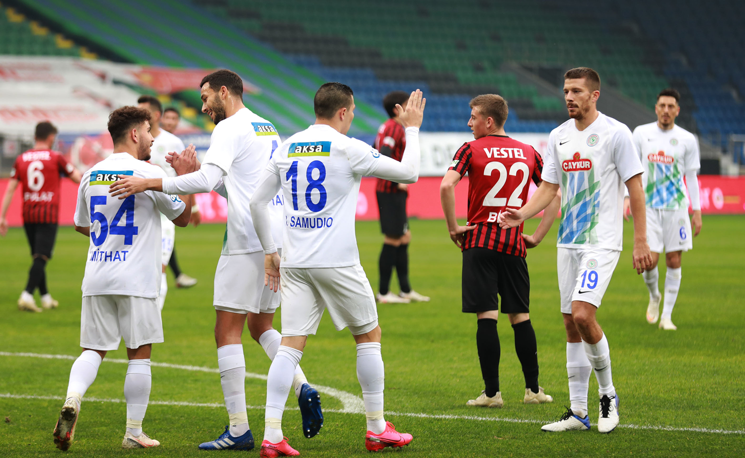 Rizespor, Eski�ehirspor'un fi�ini ilk yar�da �ekti!