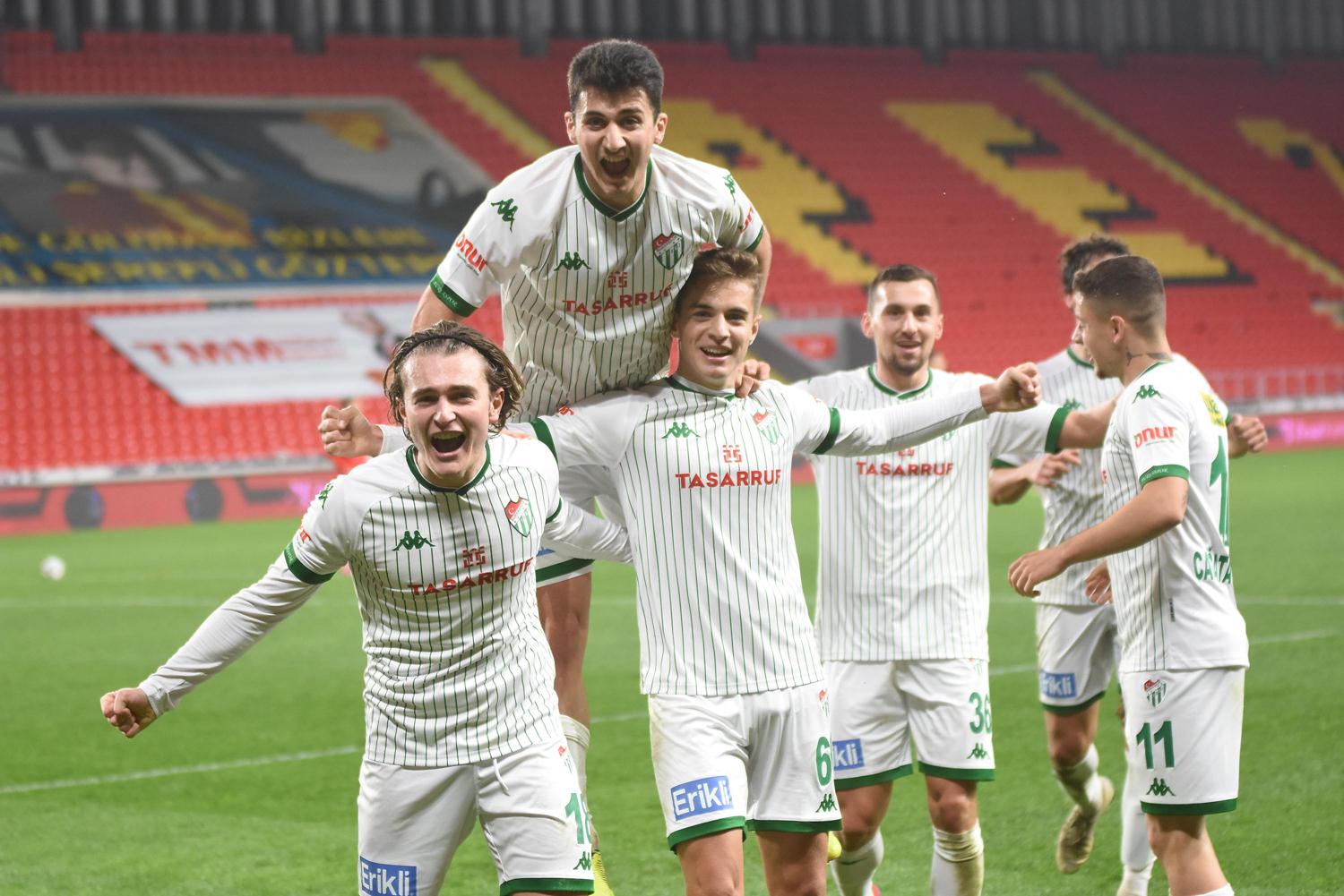 Ali Akman: Oynad�k�a ��reniyoruz, geli�iyoruz