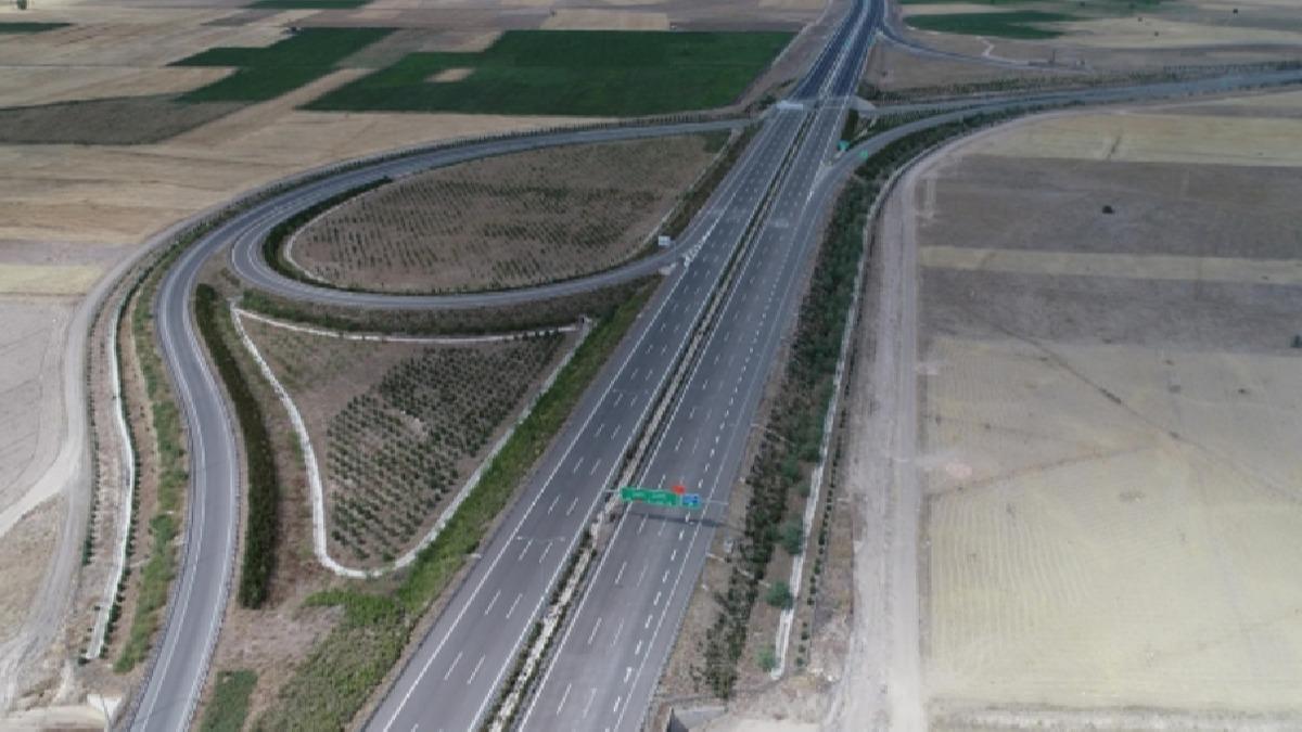 Ankara-Ni�de Otoyolu'nun tamam� hizmete girdi: 4 saat 14 dakikal�k mesafe 2 saat 22 dakikaya indi