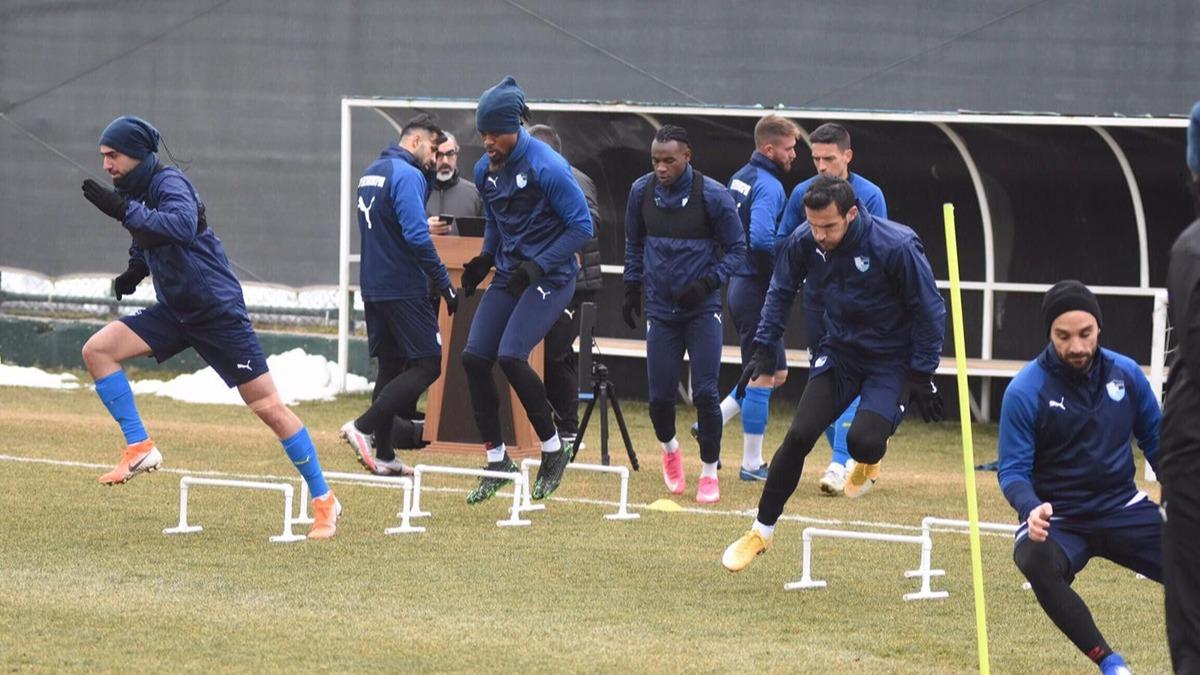 Erzurumspor'da 1'i futbolcu, 2 koronavirs vakas