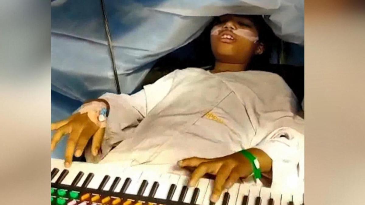 Hindistan'da 9 yandaki Somya 6 saat sren beyin ameliyat boyunca piyano ald 