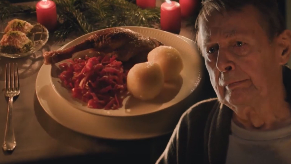 Alman devinden dikkat �eken reklam! T�rkleri �vd�ler