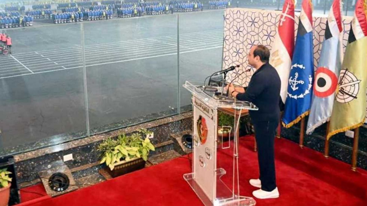 Korku bunu da yaptrd! Darbeci Sisi alay konusu oldu