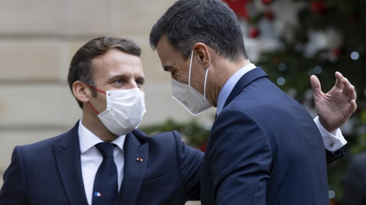 Macron'la temasl olan spanya Babakan Sanchez kendisini karantinaya ald