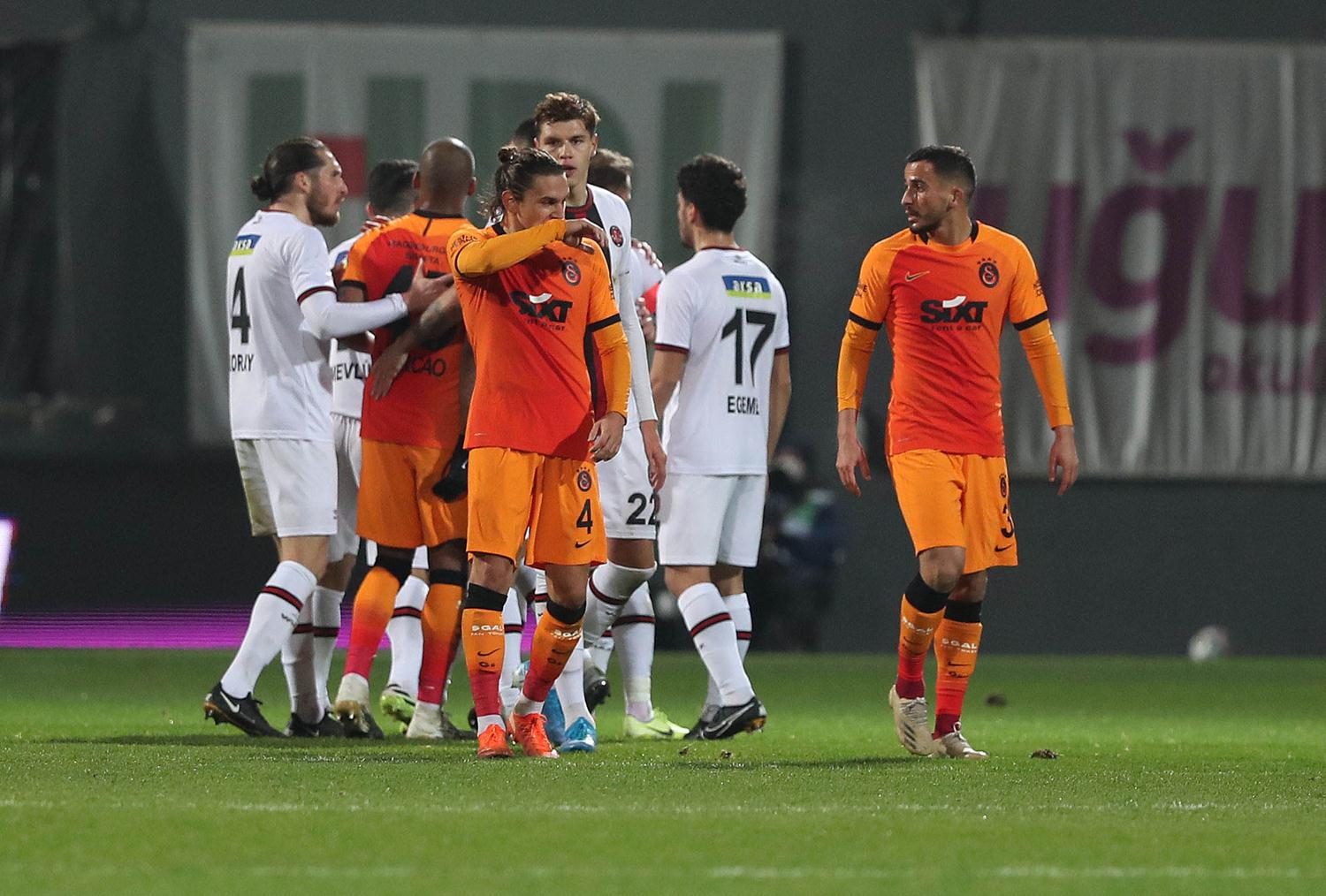 Galatasaray'�n kayb� 3 puandan �ok daha fazlas�