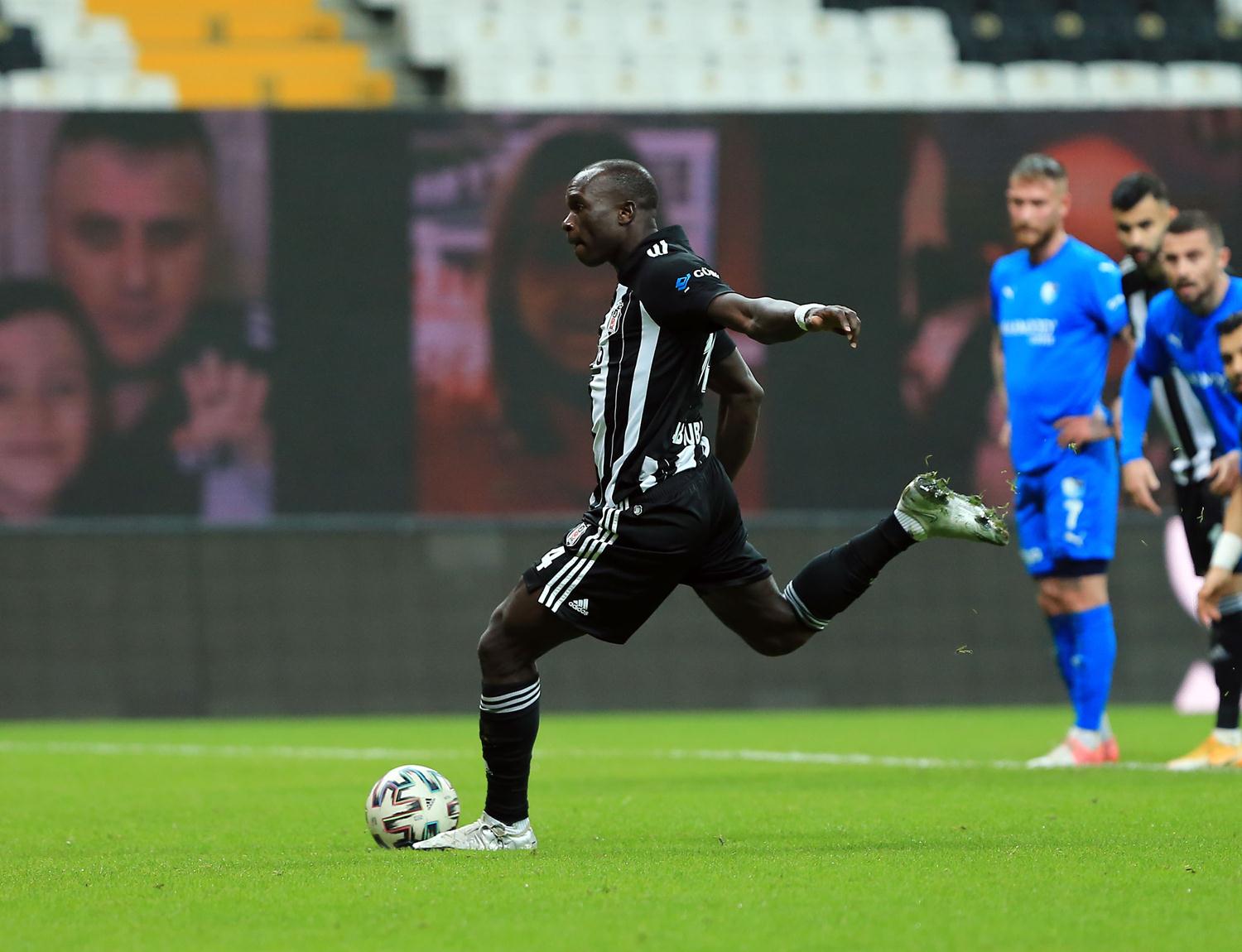 Gol krall���nda zirvenin sahibi Aboubakar