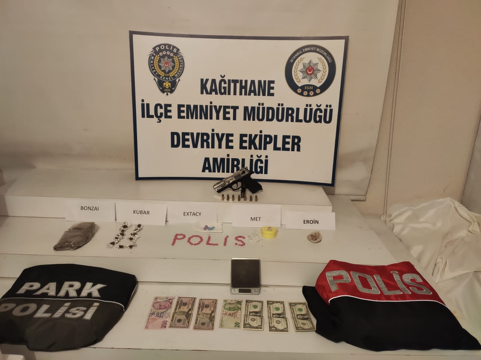 Kavga ihbar�na giden polis bir evde �ok miktarda ve �e�itli uyu�turucu ele ge�irdi
