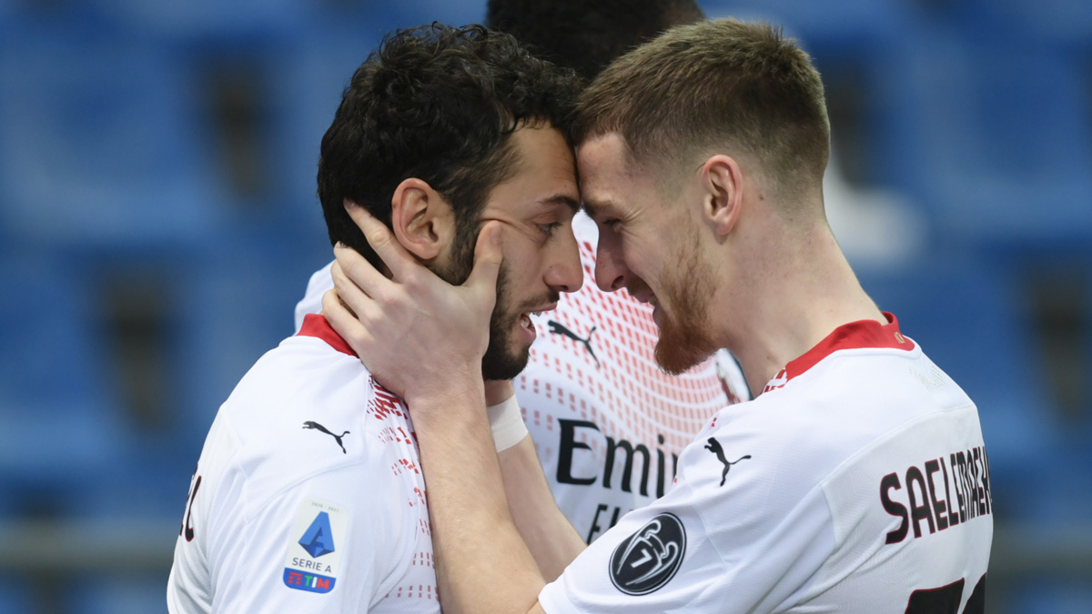 Milan'�n tarihi gol�nde Hakan �alhano�lu imzas�