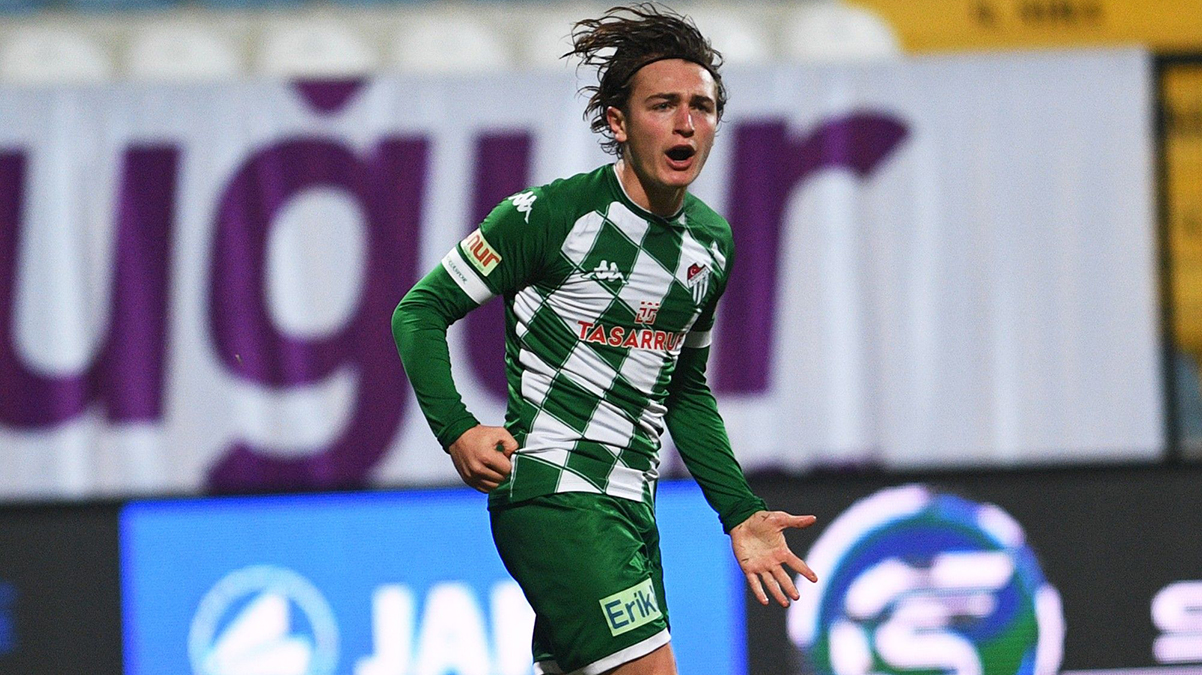 Ali Akman gol krall���nda Paixao'yu koval�yor