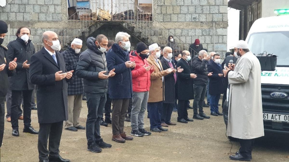 Bakan Erdoan'n yeeni Ahmet Erdoan dualarla defnedildi