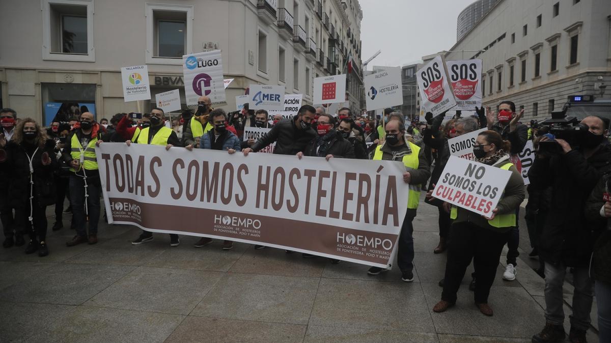 spanya'da, esnaflar Kovid-19 tedbirlerini protesto etmeye devam ediyor