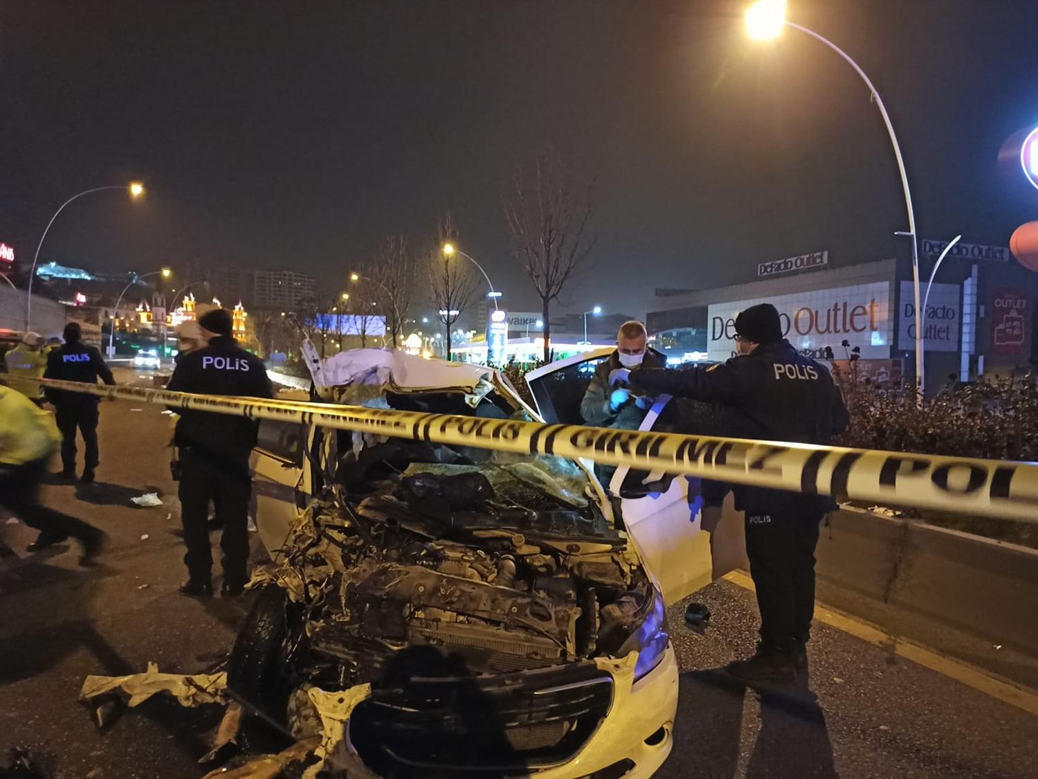 Ankara'da feci kaza! 2 �l�