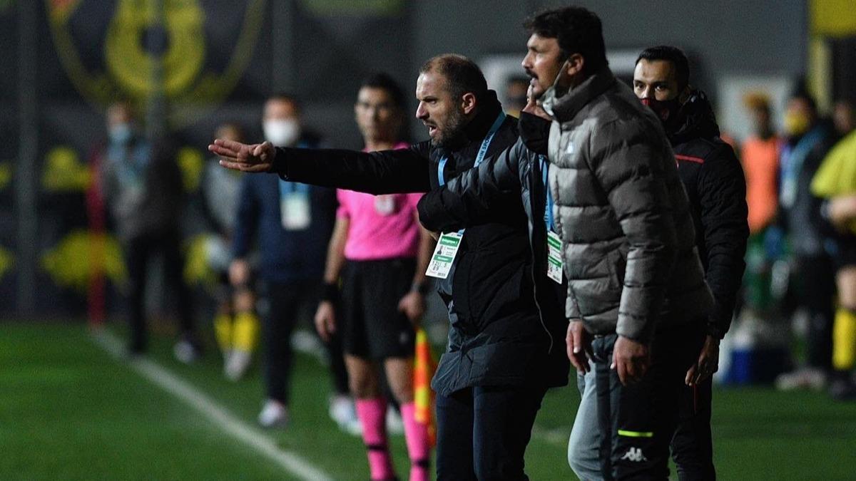 Futbolculuk kariyerinde krmz kart grmeyen Mustafa Er bir ilki yaad