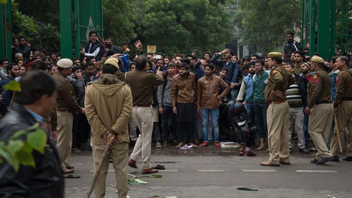 Hindistan'da ifti protestolar
