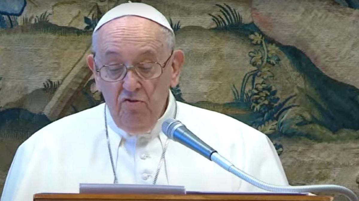 Papa'dan brokratlara ar: Dedikodu yapmayn, atmalar durdurun