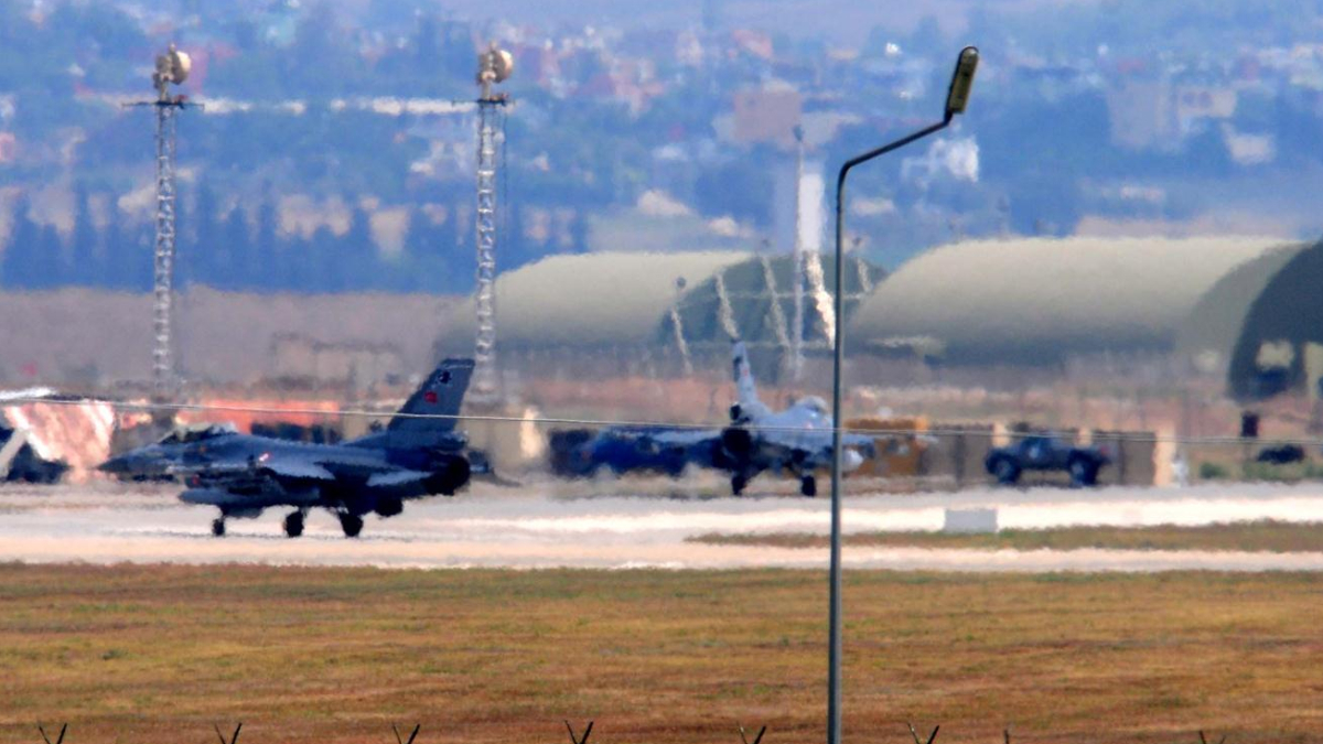 �ncirlik �ss�'nde panik! Hemen harekete ge�ildi: F-16 pe� pe�e havaland�