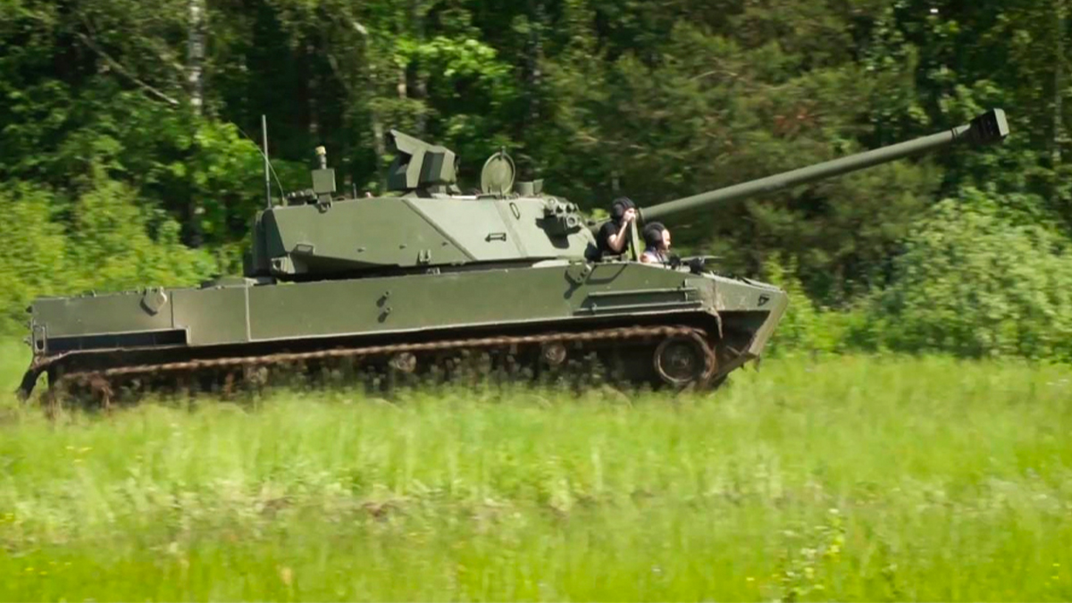 Rusya'n�n yeni 2S42 Lotos ob�s sistemi �n deneme a�amas�nda