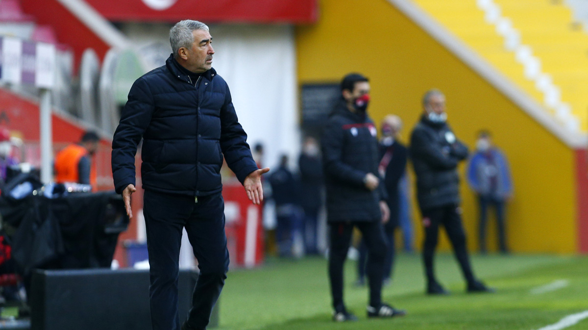 Samet Aybaba: Hakem hatalar� nas�l olacak? Defalarca izledik!