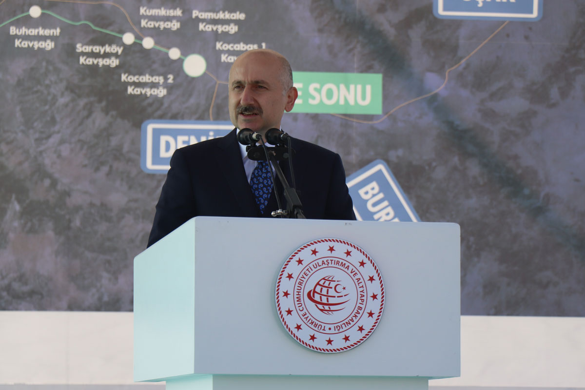 M�jdeyi Bakan Karaismailo�lu verdi: Seyahat s�resi 4 saatten 1 saat 20 dakikaya iniyor