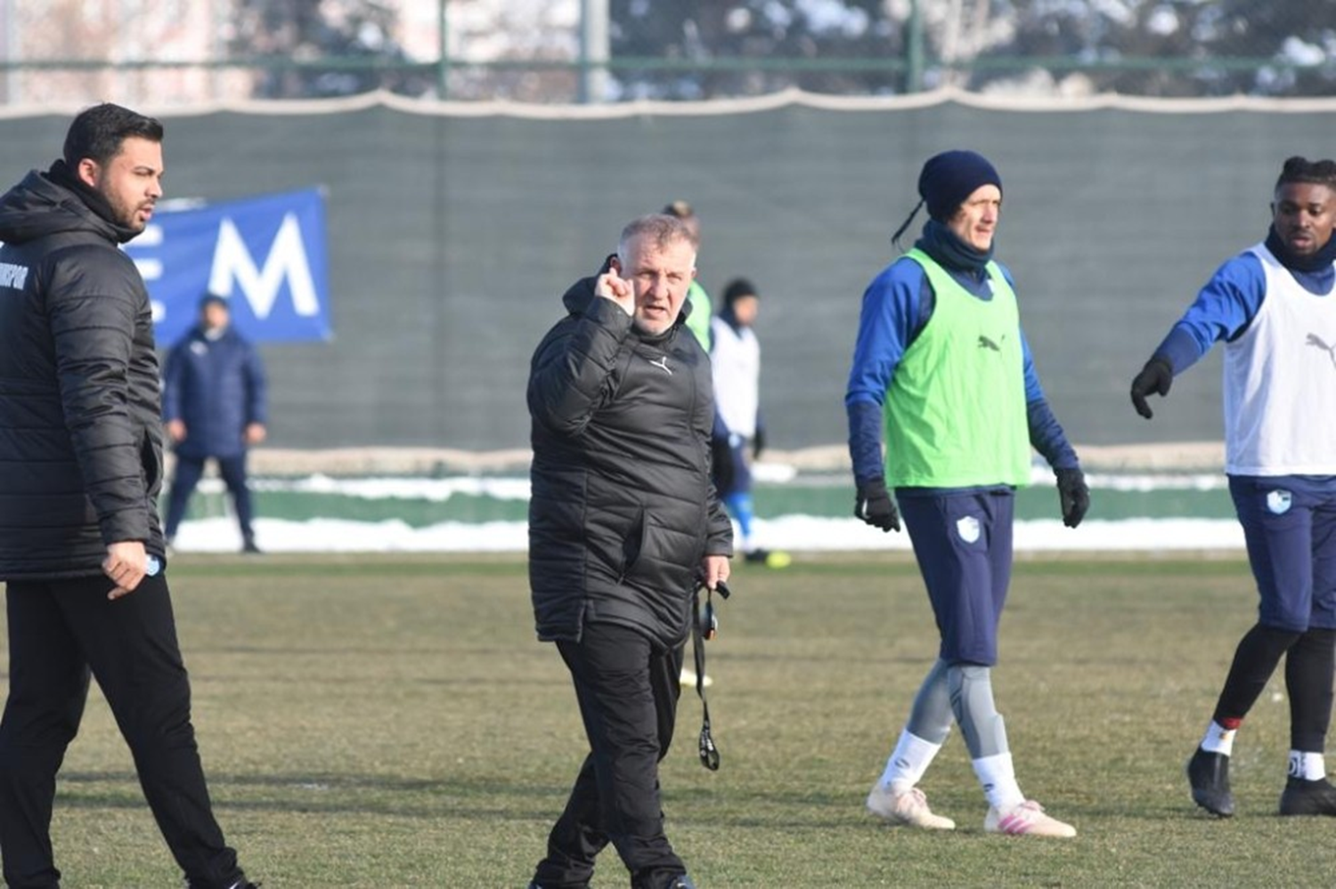 Mesut Bakkal, BB Erzurumspor'da ilk antrenman�na ��kt�