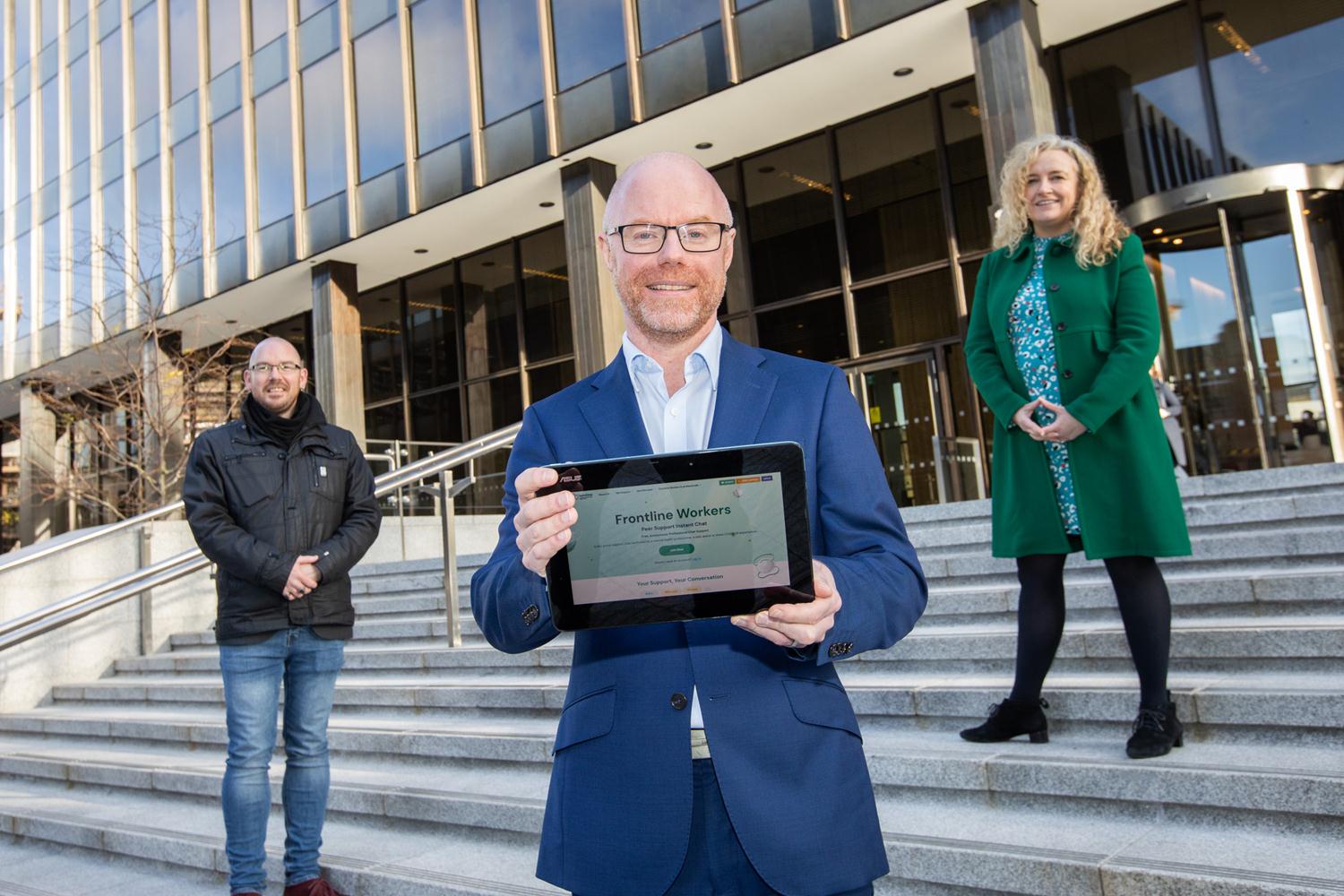 Pfizer/BioNTech koronavir�s a��s�na bir �lkeden daha onay ��kt�