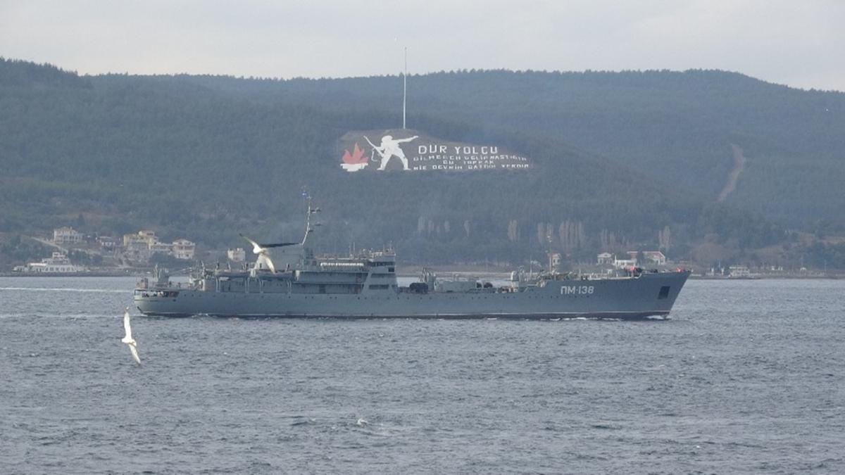 'PM-138' borda numaral Rus sava gemisi anakkale'den geti 