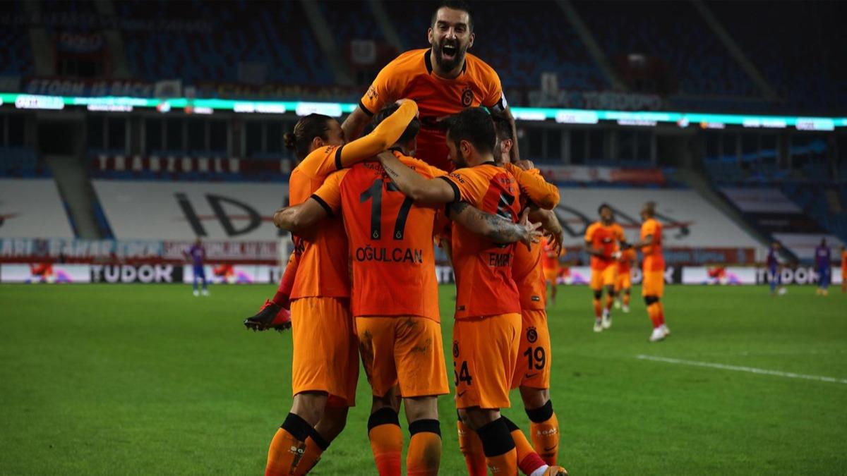 Galatasaray, Trabzonspor deplasmanndan lider kt
