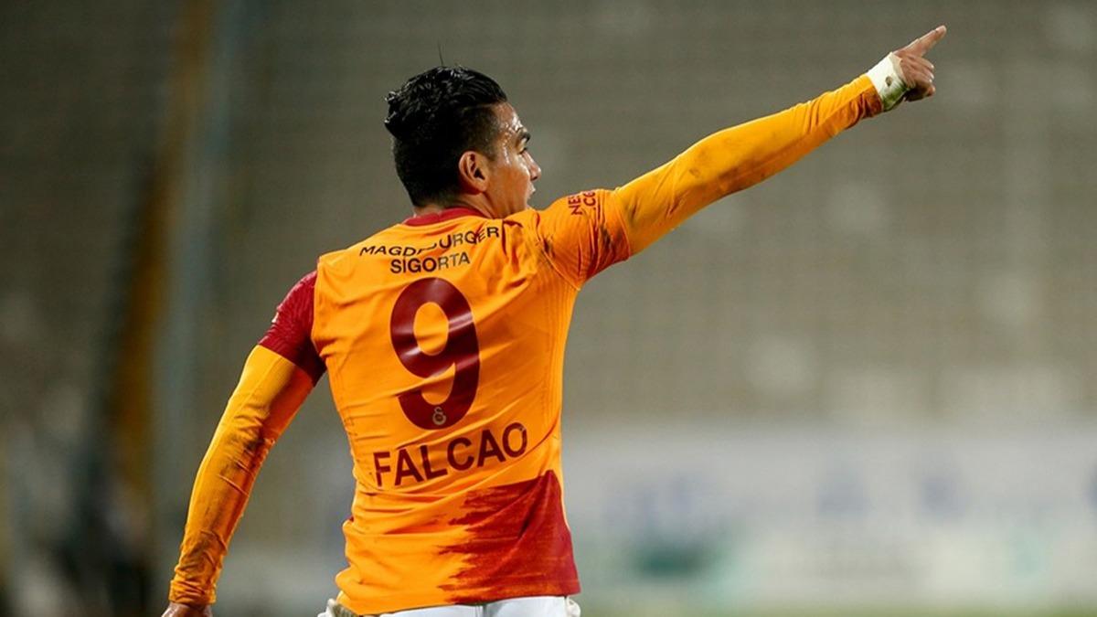 Galatasaray'da Falcao, 63 gn sonra sahalara dnd