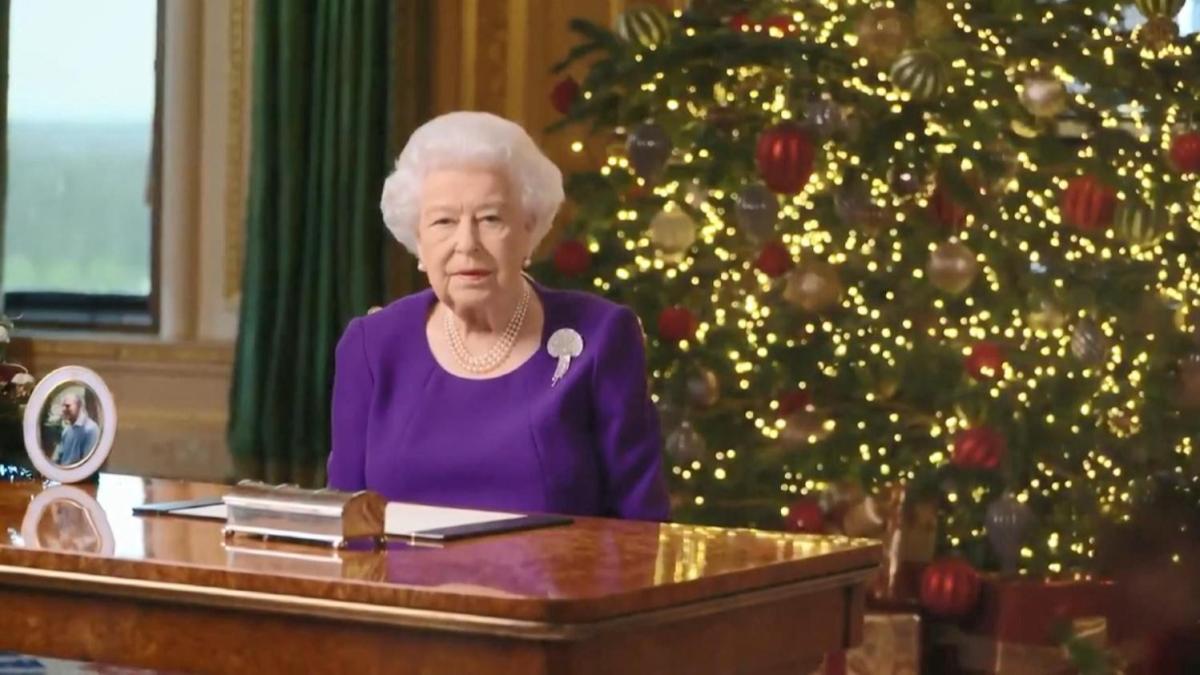 ngiltere Kraliesi 2'nci Elizabeth ulusa sesleni konumasn yapt: Yalnz deilsiniz
