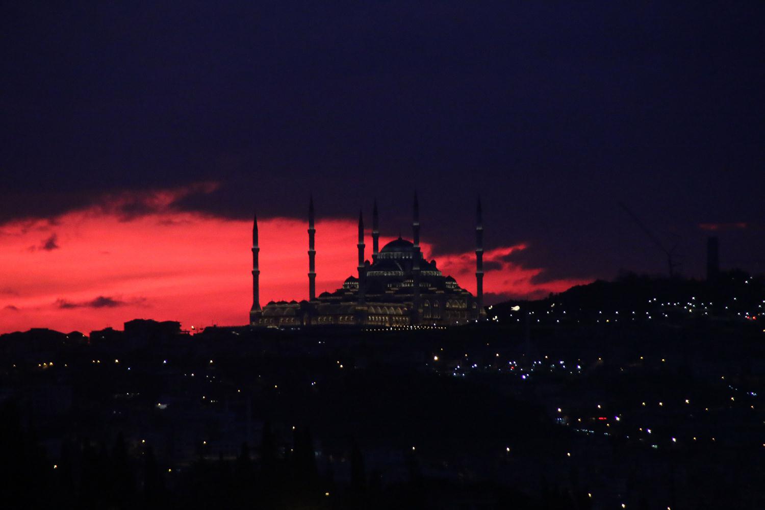 �stanbul'da bu sabah g�ky�z� mest etti
