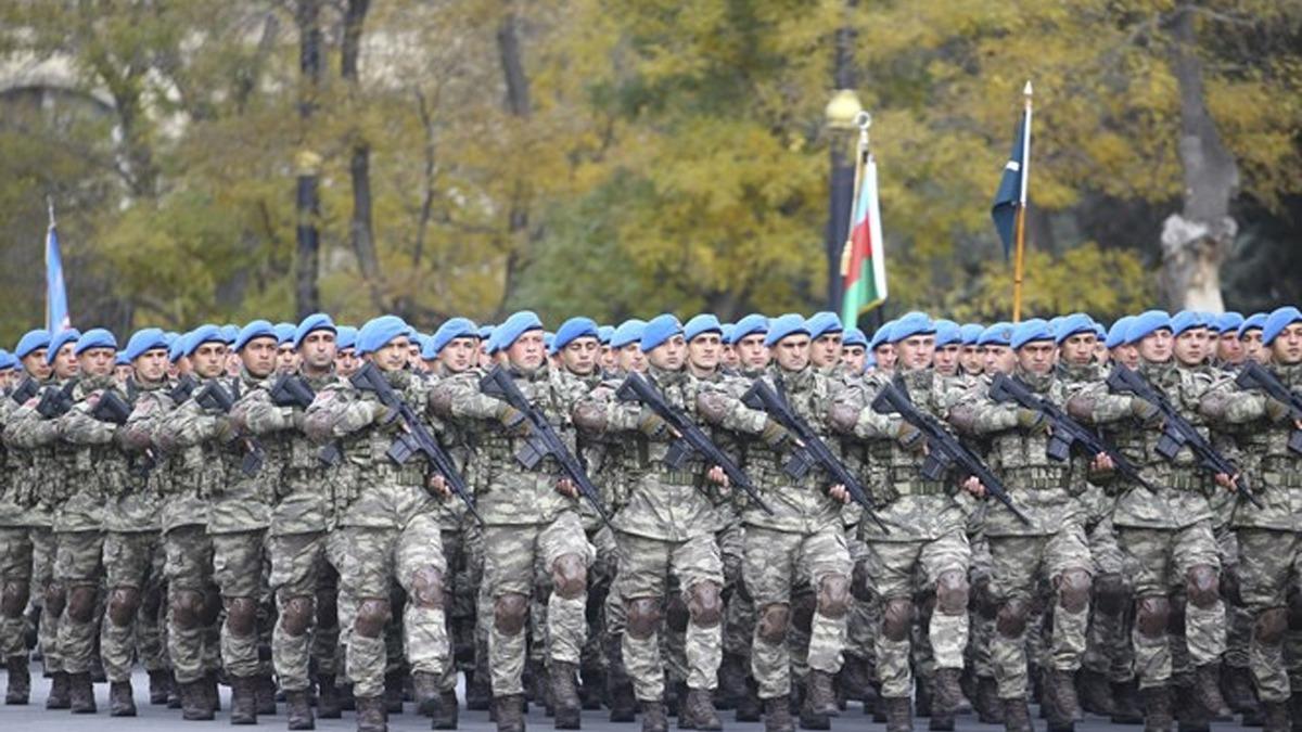 Tugeneral komutasndaki askerler Azerbaycan'a gitti