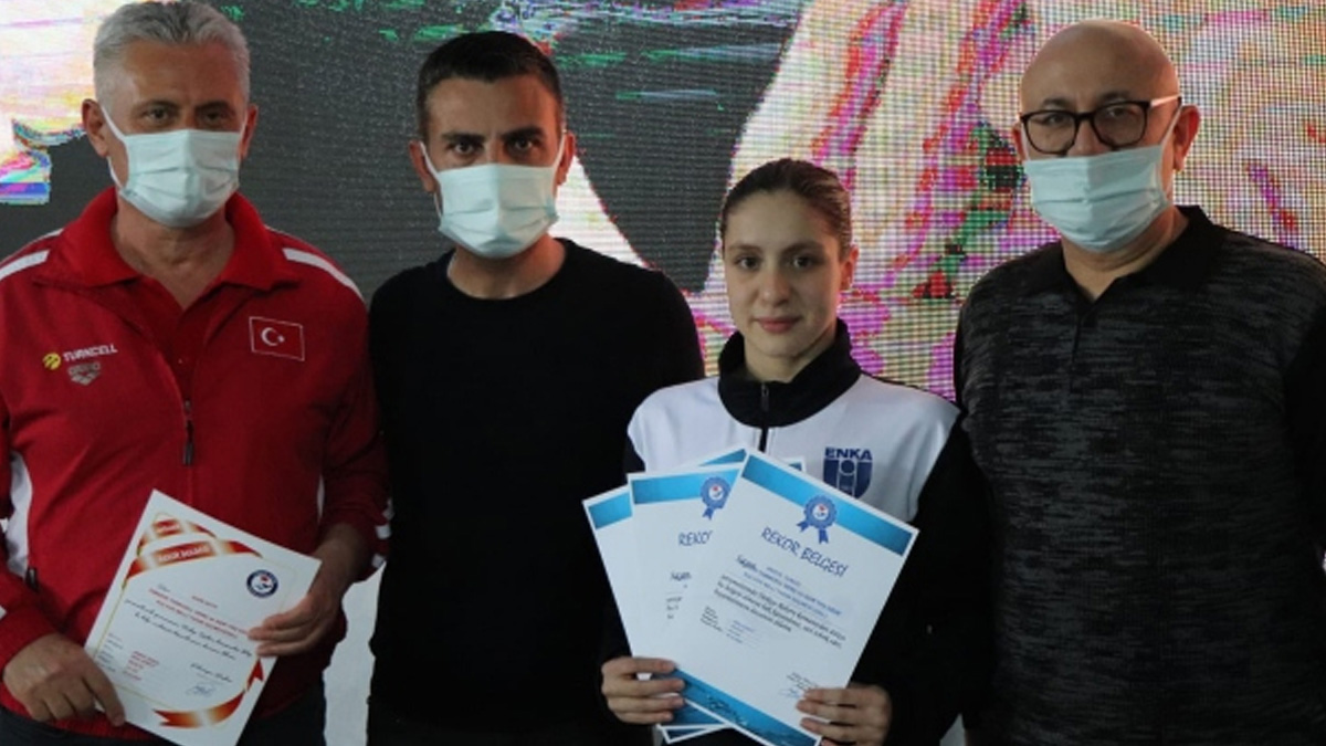 Milli y�z�c� Merve Tuncel, olimpiyat A baraj�n� 800 metre serbest stilde ge�meyi ba�ard�