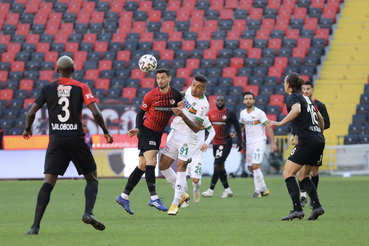 Alanyaspor deplasmanda kay�p