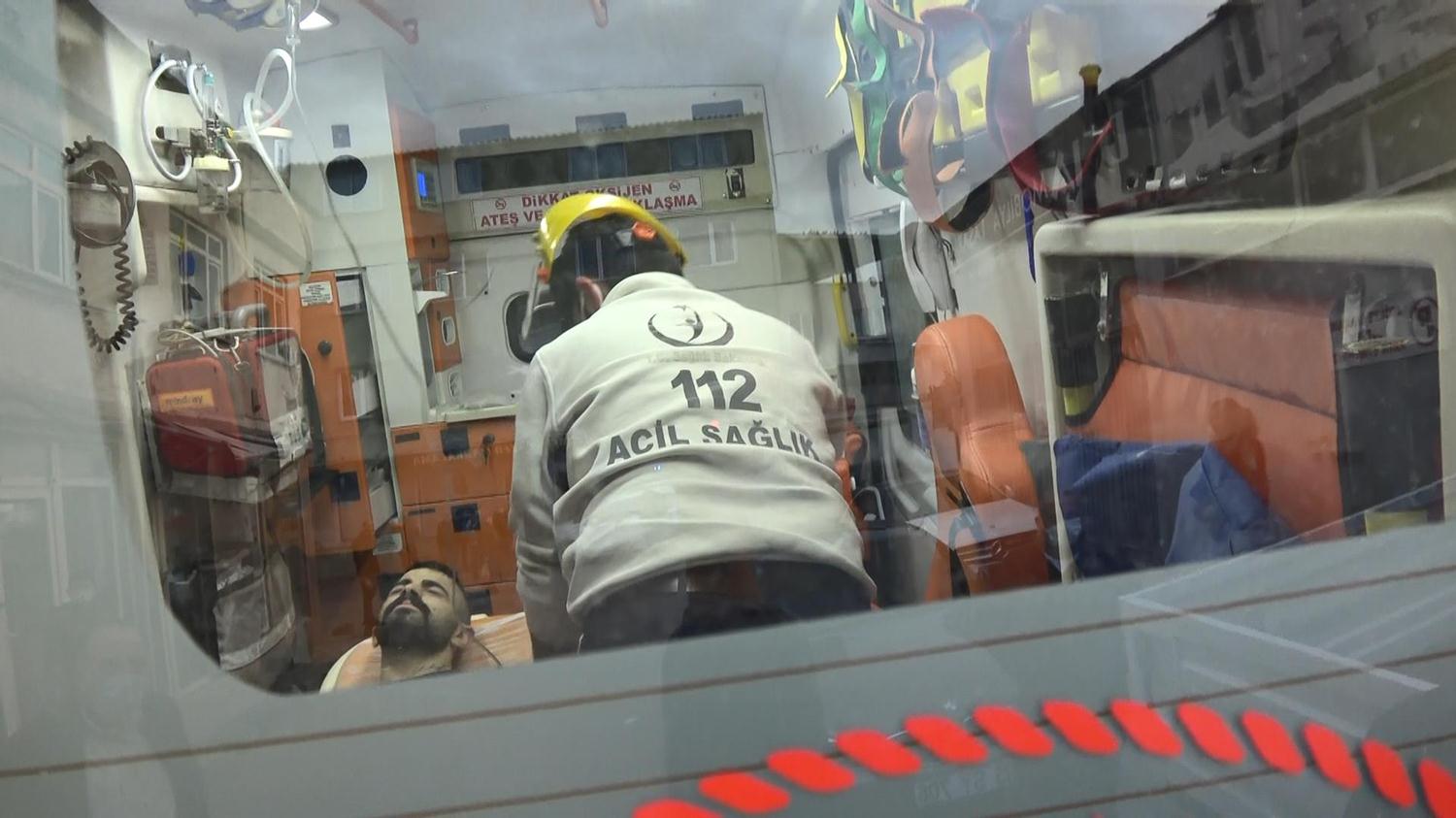 Karde�iyle �orbac� �n�nde beklerken vuruldu