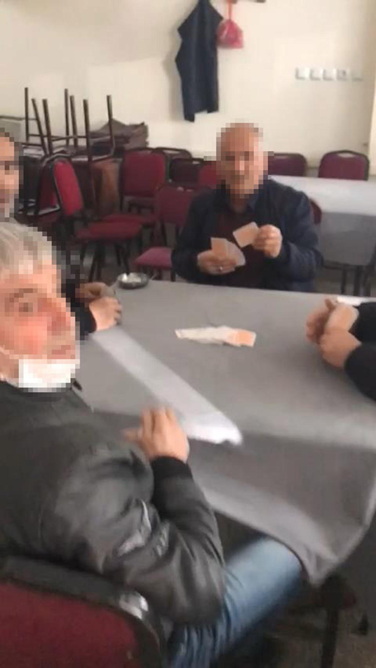 K�s�tlamay� ihlal edip kumar oynad�lar, tav�rlar 'Pes' dedirtti