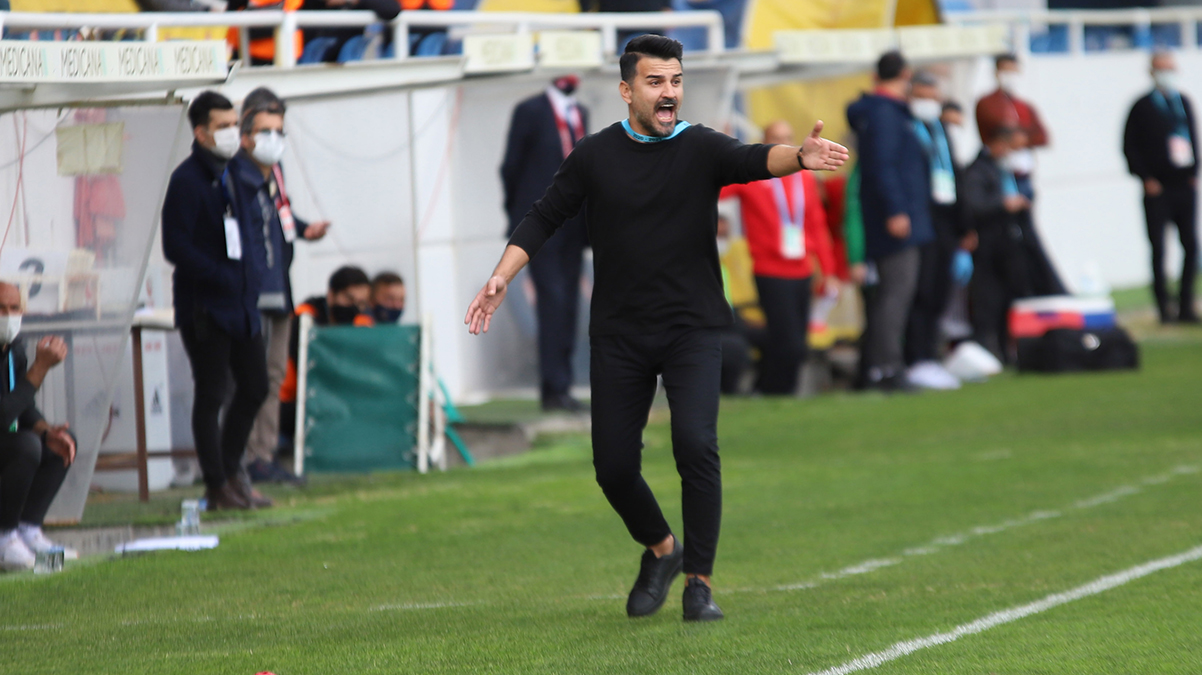 Menemenspor'da Cenk Laleci ile yollar ayr�ld�