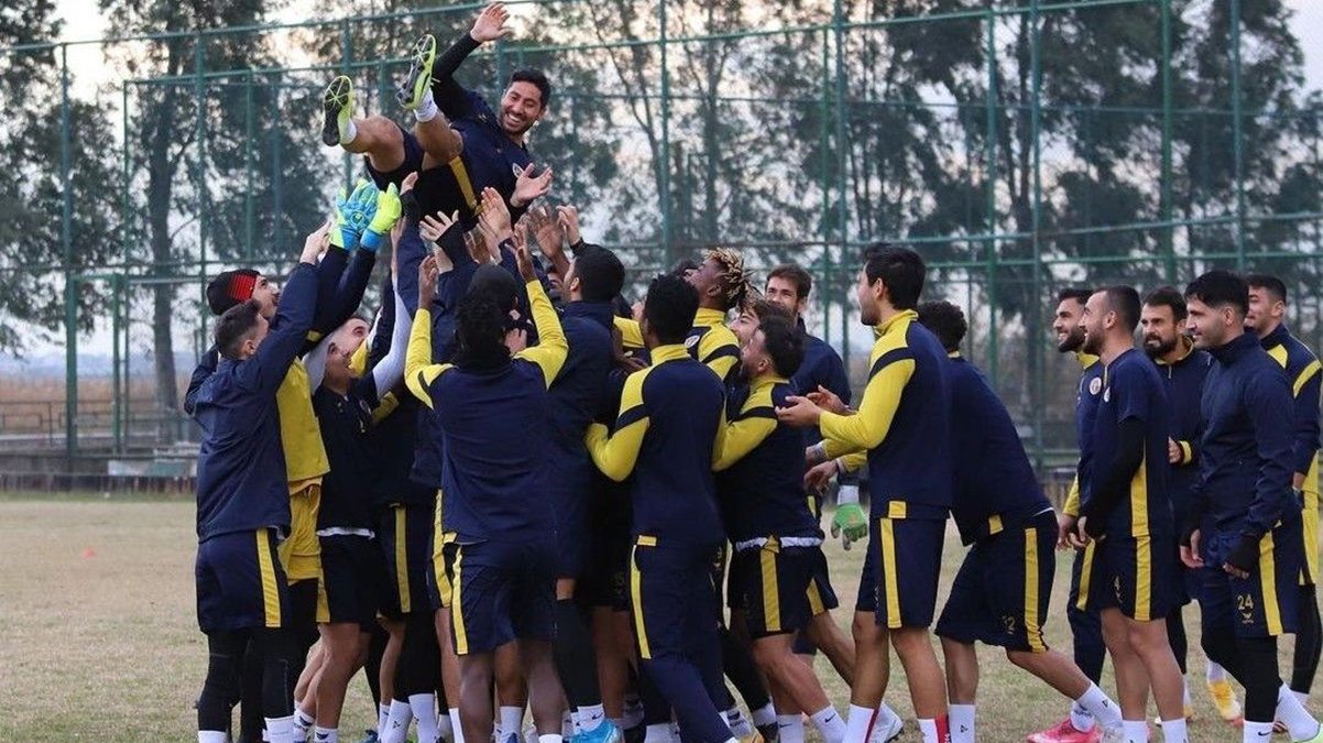 Menemenspor'da bir ayr�l�k daha
