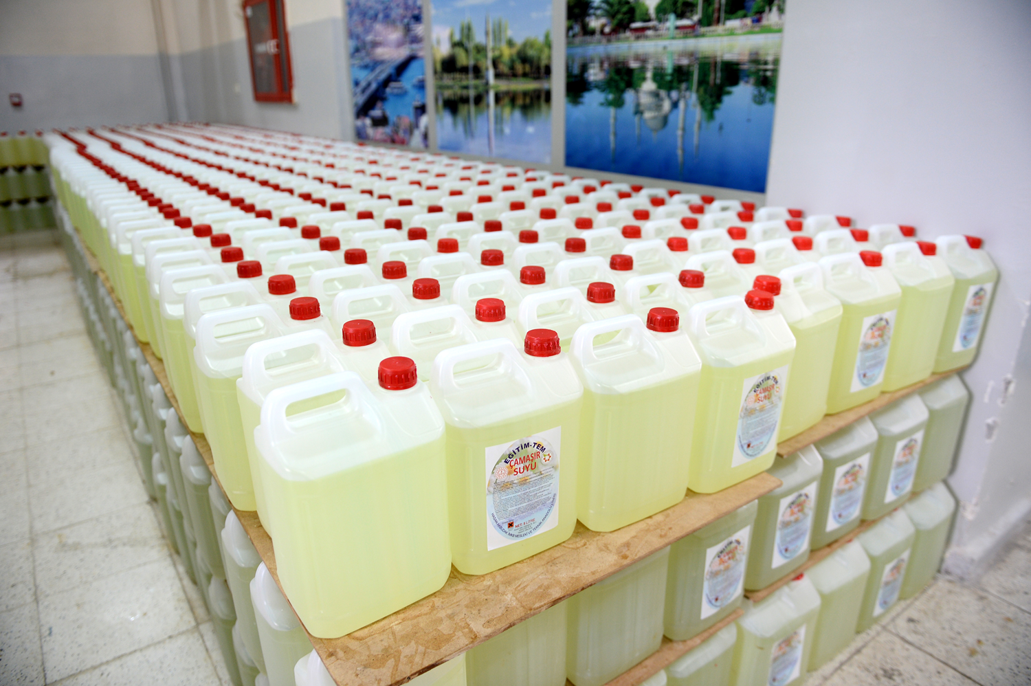 Meslek lisesi fabrika gibi �al��t�, 237 ton hijyen malzemesi �retti