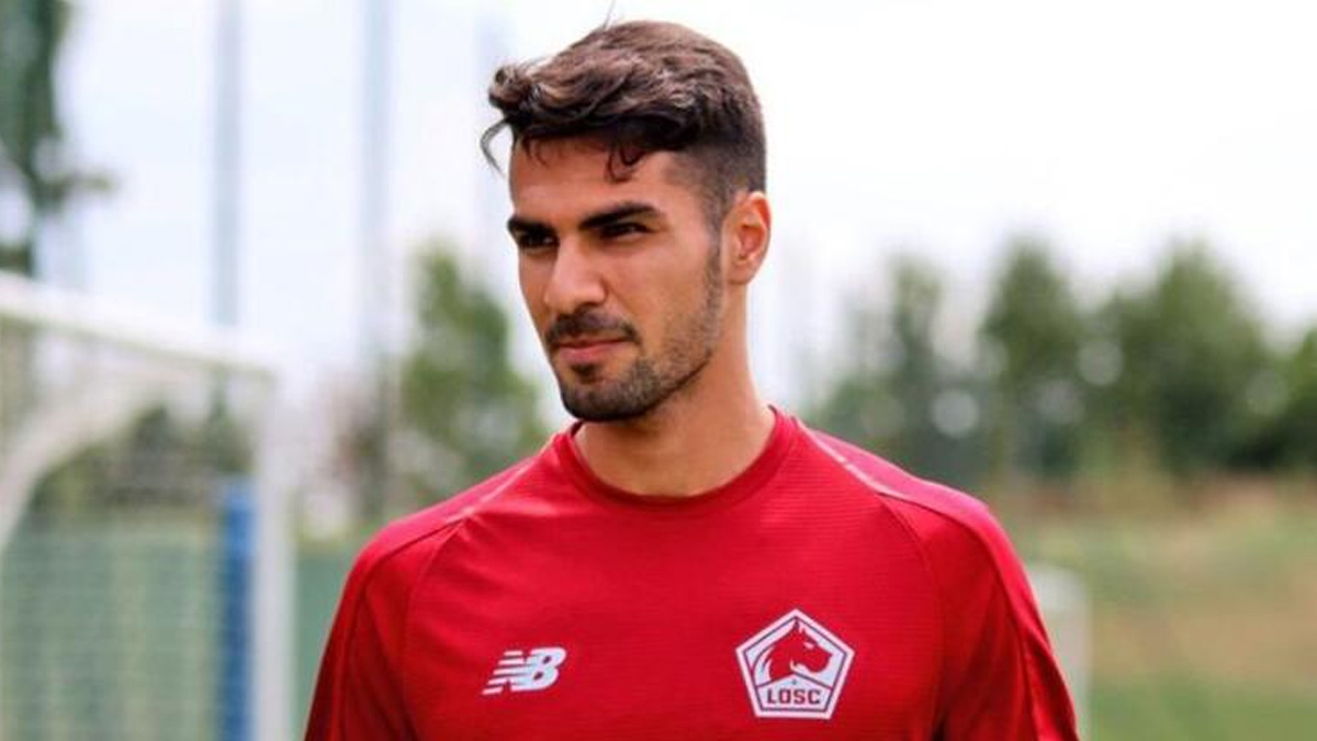 Milli futbolcu Zeki �elik Fransa'da y�l�n 11'ine se�ildi