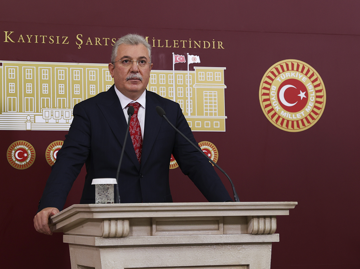 AK Partili Akbaolu'ndan Szc gazetesine 'Ayasofya' tepkisi: Yazklar olsun