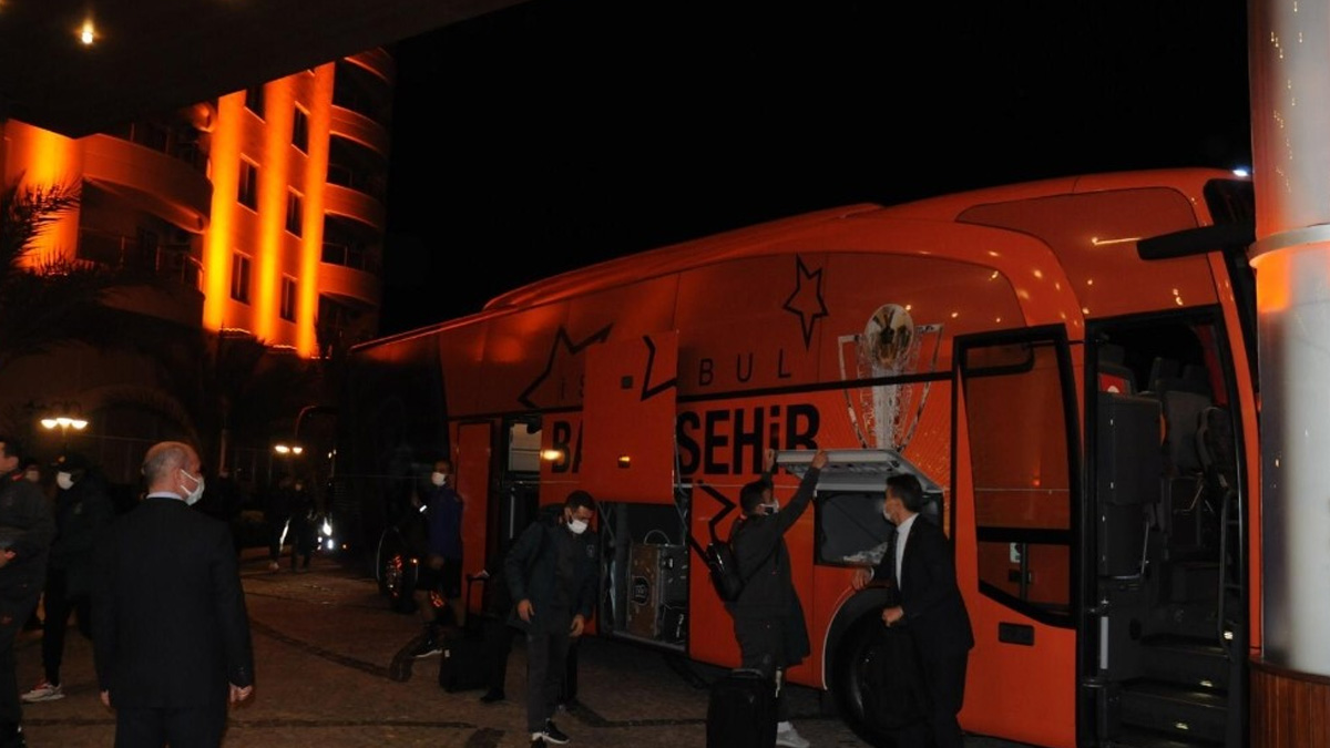 Medipol Ba�ak�ehir kafilesi Alanya'da