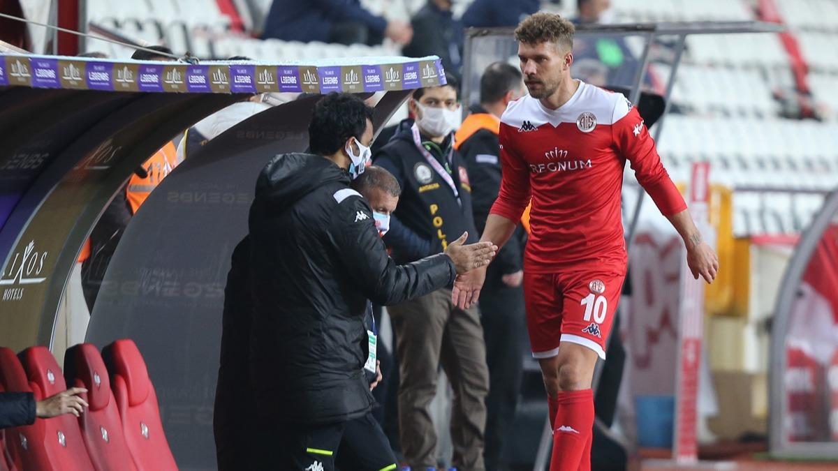 Antalyaspor'da Podolski'nin paylamna tepki yad