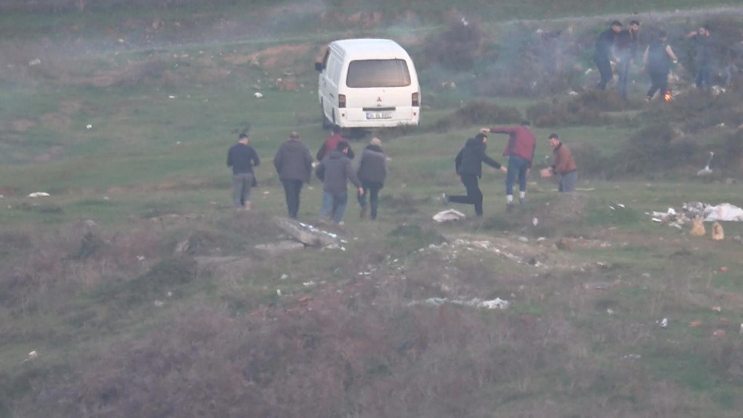 Arnavutk�y'de mangalc�lar polisi g�r�nce ka�t�