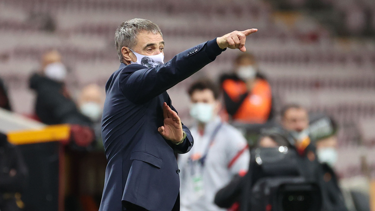 Ersun Yanal: Galatasaray'�n zaaflar� var