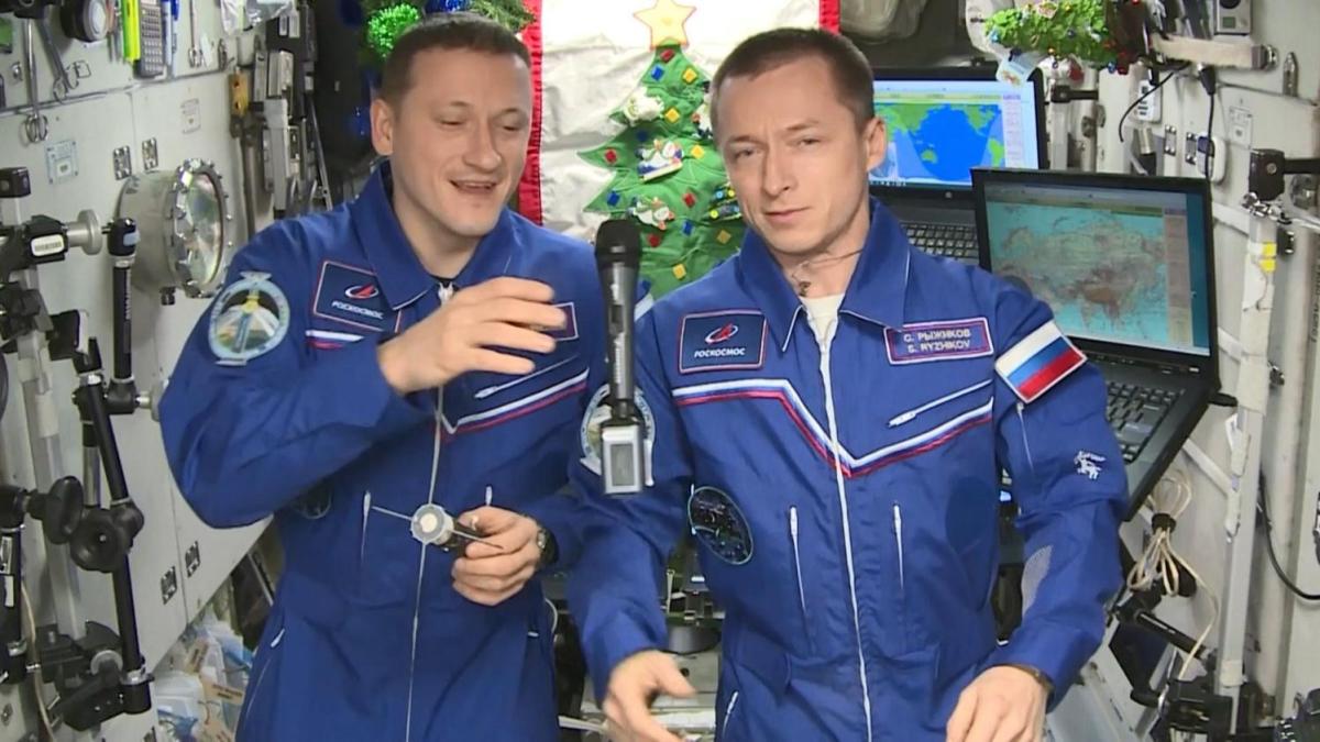 Rus kozmonotlardan uzaydan dnyaya yeni yl mesaj