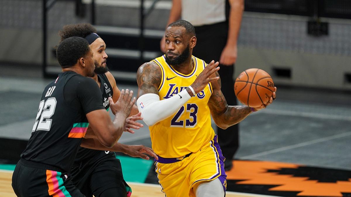San Antonio Spurs - Los Angeles Lakers manda LeBron James'ten ''triple-double''